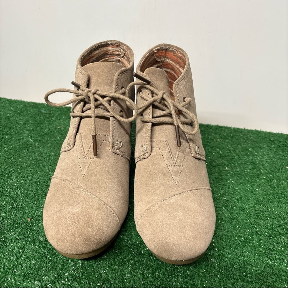 Toms Boots Womens 9.5 Desert Wedge Booties Taupe Suede Lace Up Round Toe Casual - Picture 2 of 7